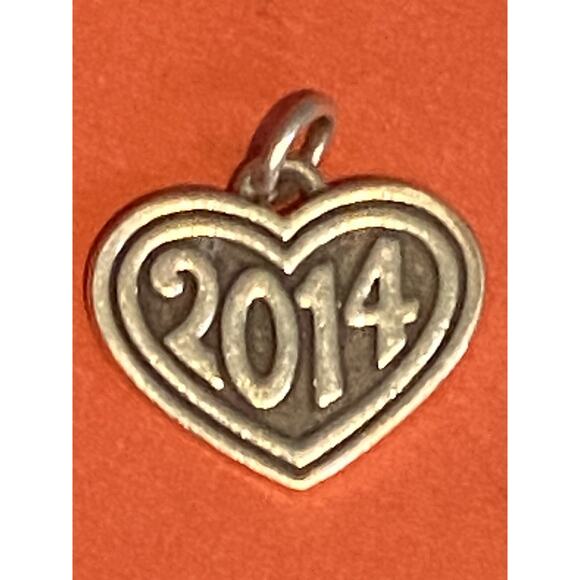 James Avery Retired Sterling Silver 2014 Year In Heart Charm - Picture 1 of 2